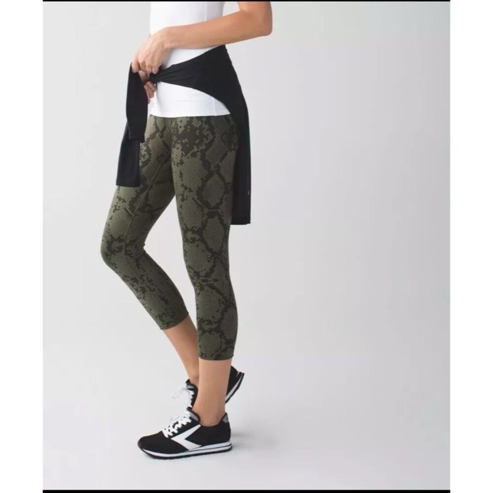 Lululemon Wunder Under crop leggings